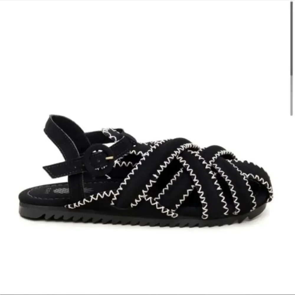 Farm Rio zigzag flat sandals black new size 9